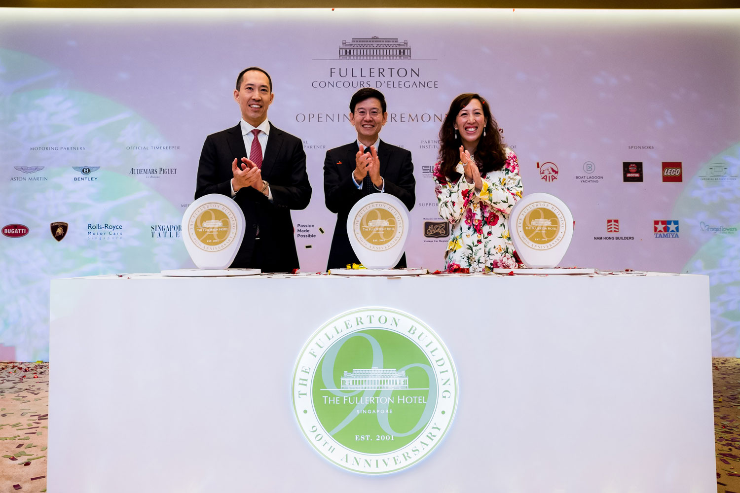 Mr Daryl Ng, Deputy Chairman of Sino Group (left); Guest of Honour Mr Lim Eng Hwee, Chief Executive Officer of the Urban Redevelopment Authority (centre) and Ms Nikki Ng, Group General Manager, Sino Group (right), unveiled the commemorative Mile Zero Marker. 