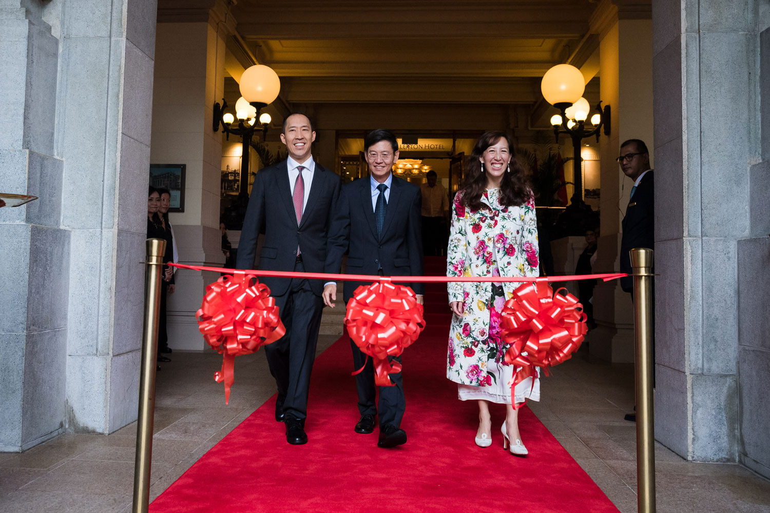 Mr Daryl Ng, Deputy Chairman of Sino Group (left); Guest of Honour Mr Lim Eng Hwee, Chief Executive Officer of the Urban Redevelopment Authority (centre) and Ms Nikki Ng, Group General Manager, Sino Group (right), officiated the opening ceremony of the inaugural Fullerton Concours d’Elegance, held in celebration of the 90th anniversary of the Fullerton Building, now home to The Fullerton Hotel Singapore. 