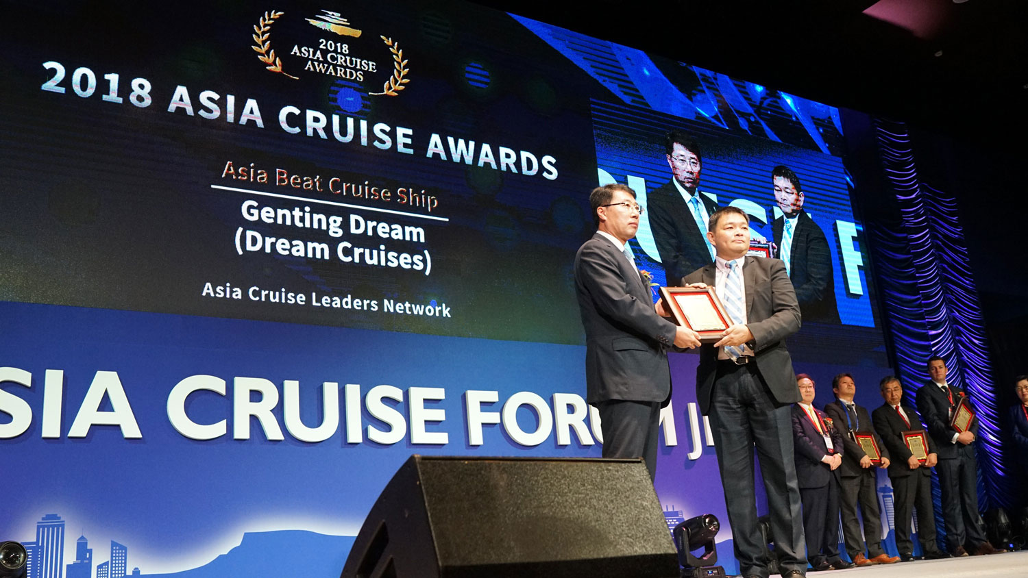 Mr. Raymond Lim, Senior Vice President, Planning & Port Management, Port Operations, Genting Cruise Lines (right) accepted the Asia’s Best Cruise Ship Award on behalf of Dream Cruises.