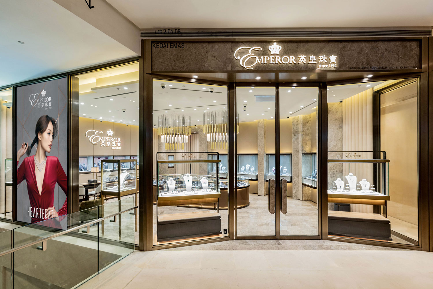 Emperor Jewellery’s first ever flagship store in Pavilion Kuala Lumpur spans across 2,012 sqft.