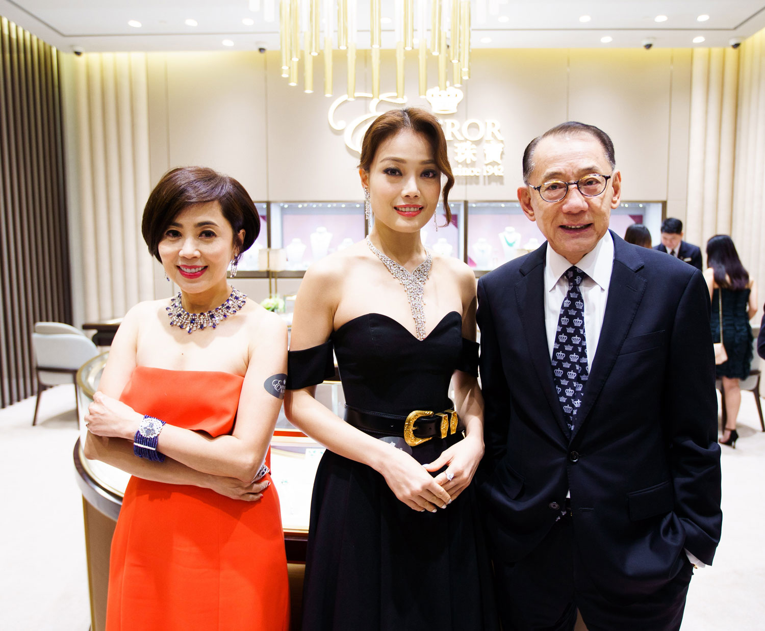 Dr  Albert Yeung, Chairman of Emperor Group(first right), visited Kuala Lumpur to show his support for the opening of Emperor Jewellery’s first store in Malaysia. 