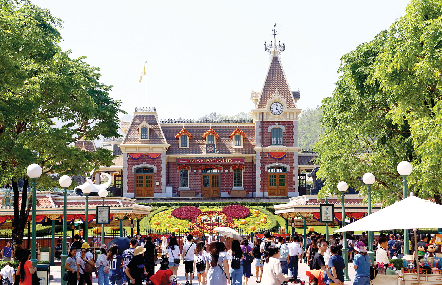 DISNEYLAND: THE HAPPIEST PLACE IN HONG KONG  