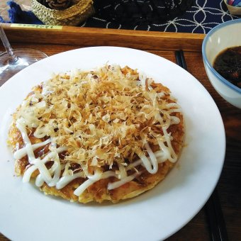 Okonomiyaki with sturgeon/fruits 鲟龙鱼大阪烧